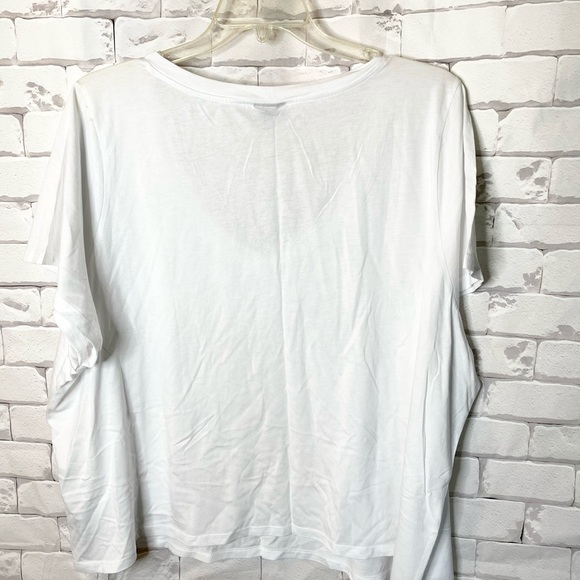 Torrid soft White Premium Vneck Tshirt 5 - Picture 6 of 7